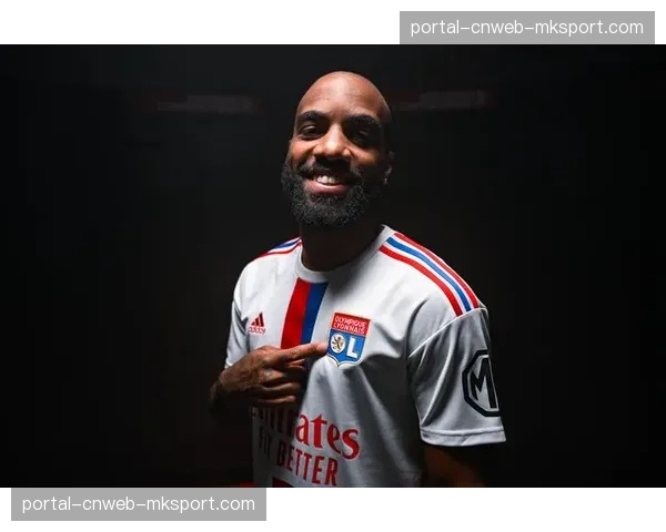 里昂前锋拉卡泽特伤愈回归合练，球队高强度训练课跑动数据达标